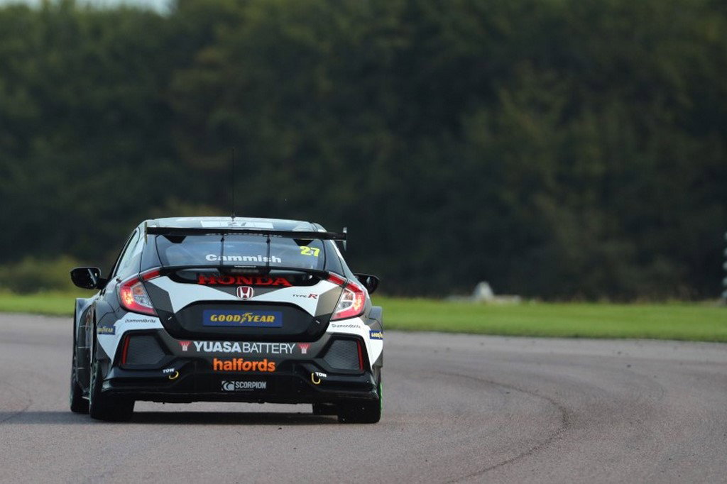BTCC Thruxton: Cammish beats Ingram to Thruxton pole